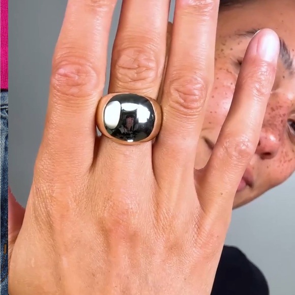 Thick Ass Ring
Gold size 8 - Picture 2 of 6